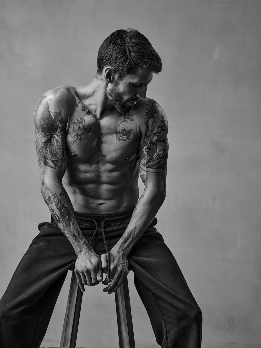 Black and White Fitness Photography: When Monochrome Makes the Muscles Pop
